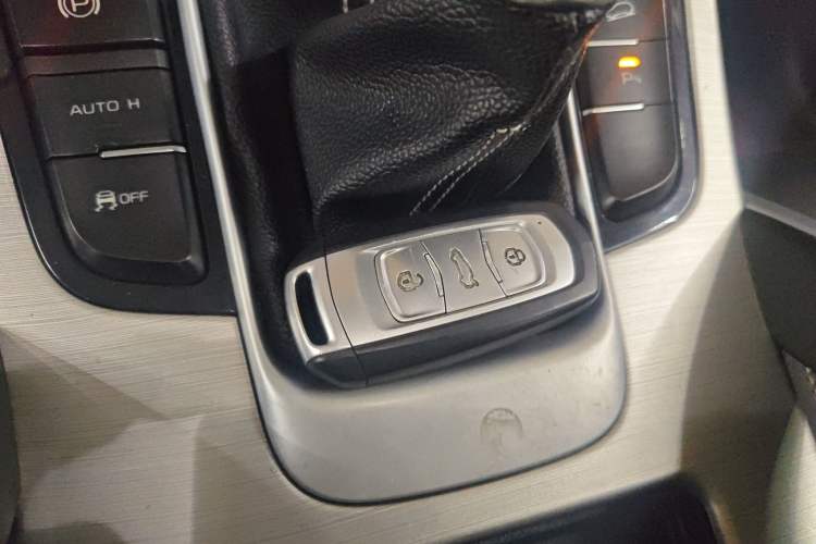 Used Geely Auto Emgrand X7 Sport 2016 2.0L Manual Smart Connect Version