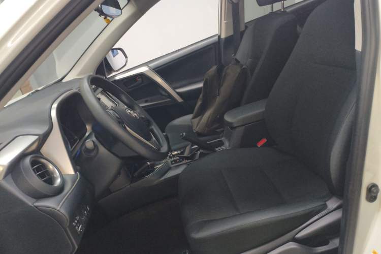 Used Toyota RAV4 2016 2.0L CVT Two-Wheel Drive Comfort Edition China V Standard