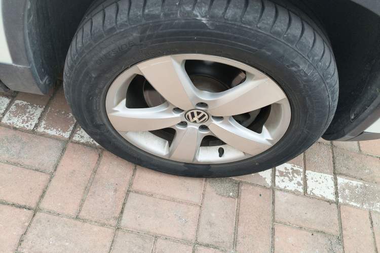 Used Volkswagen Tiguan 2013 1.8 TSI Automatic Two-Wheel Drive Comfort Edition Right Front Wheel Hub