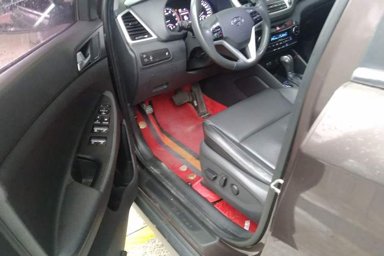 Used Hyundai Tucson 2018 1.6T Dual-Clutch Two-Wheel Drive 15th Anniversary Special Edition Driver Seat