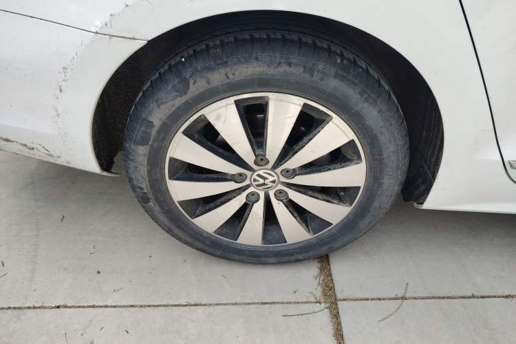 Used Volkswagen Sagitar 2018 1.6L Automatic Comfort Model Right Rear Wheel Hub