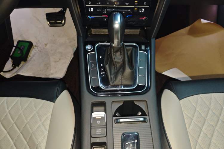 Used Volkswagen Magotan 2025 Zhongxiang Version 330TSI DSG Luxury Edition
