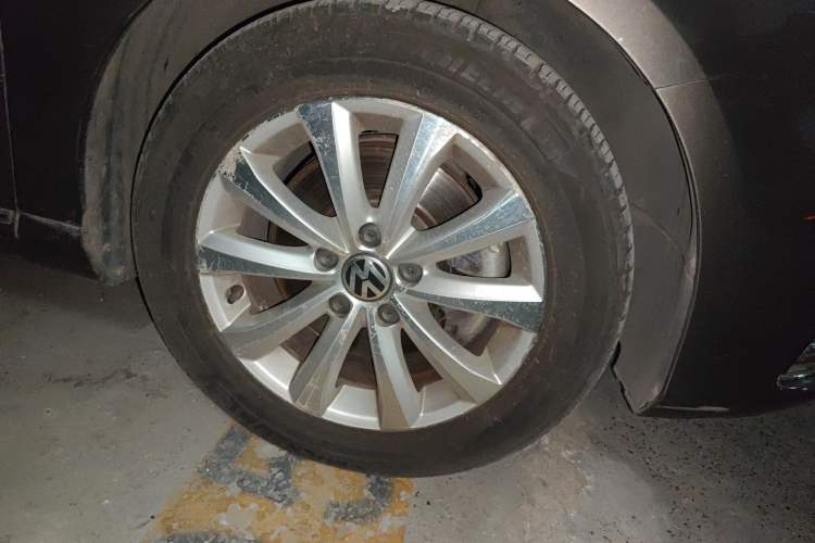 Used Volkswagen Magotan 2013 2.0 TSI Luxury Model Right Front Wheel Hub