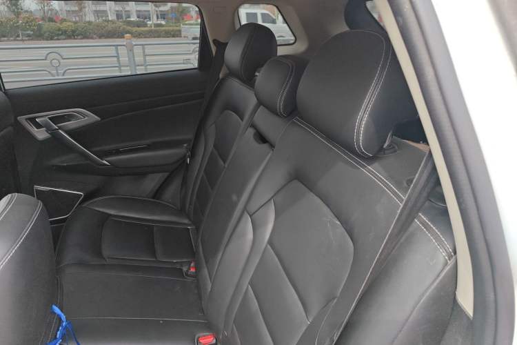 Used Geely Auto Emgrand X7 Sport 2016 2.0L Manual Smart Connect Version
