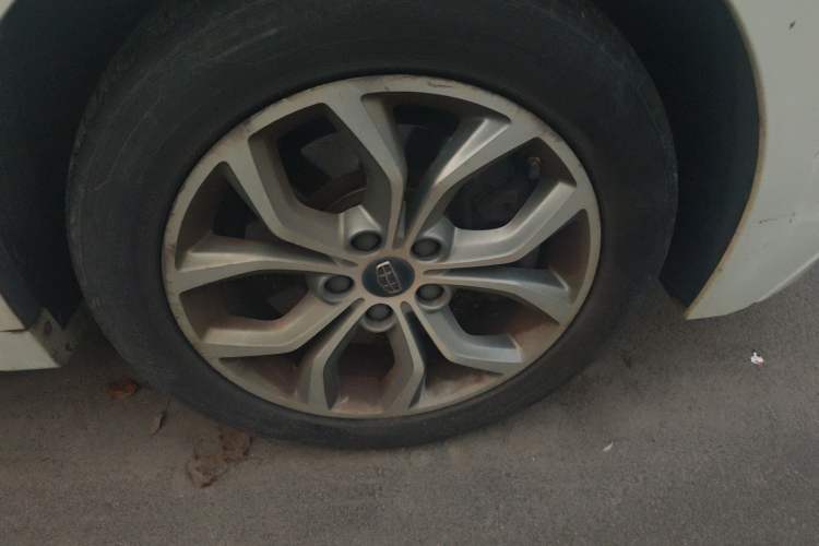 Used Geely Auto Emgrand GT 2016 2.4L Comfort Version Right Front Wheel Hub