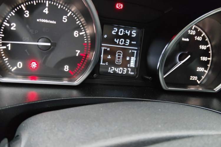 Used Zotye T600 2015 1.5T Manual Luxury Model Odometer Close Up