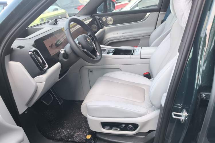 Used Hima AITO M9 2025 Extended-Range Ultra Version 52 kWh 6-Seater
