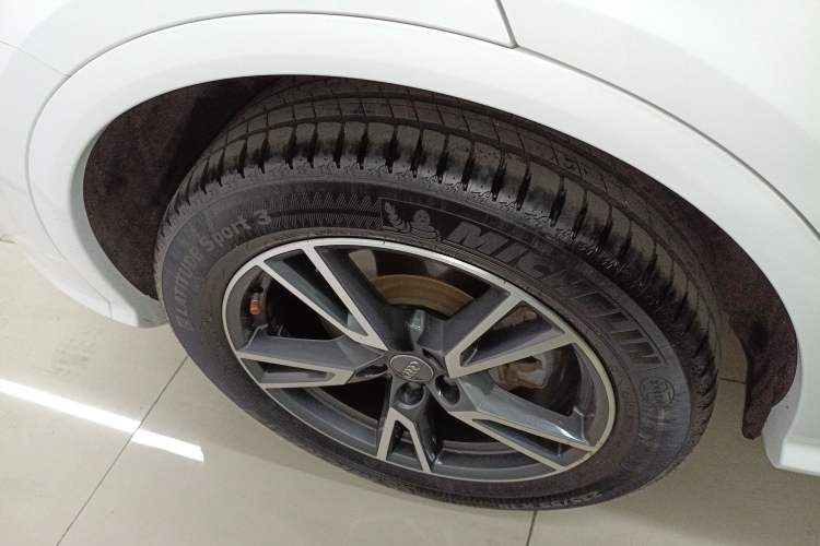 Used Audi Q5L 2018 45 TFSI Prestige Fashion Edition China V Emission Standard Right Rear Wheel Hub