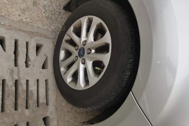 Used Ford Focus 2013 Sedan Classic 1.8L Manual Base Model
