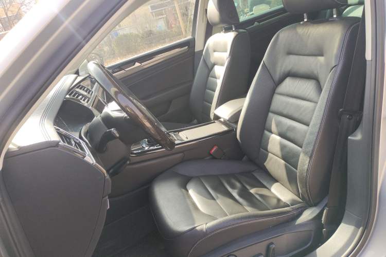 Used Volkswagen Phideon 2019 380TSI Two-Wheel Drive Business Edition China VI Standard