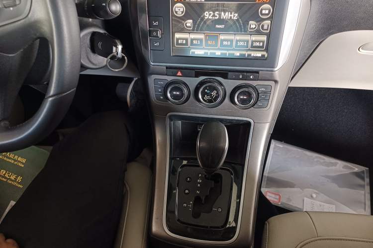 Used Citroen C4 Sega 2016 1.2THP Automatic Luxury Model Gear Lever