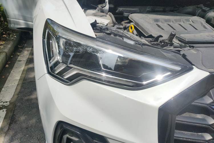 Used Audi Q3 2023 40 TFSI Fashion Dynamic Model Right Front Headlight