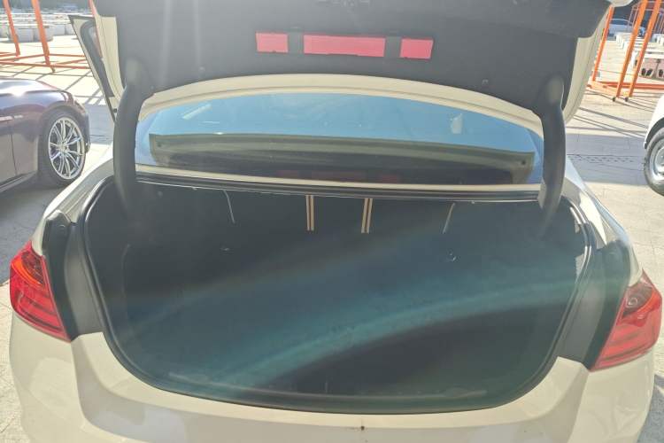 Used BMW 3 Series 2013 320i Sport Edition Trunk