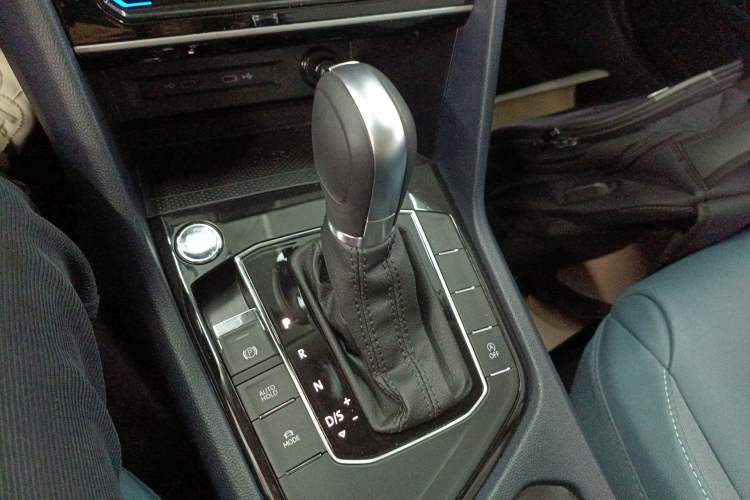 Used Volkswagen Tharu 2024 300TSI Two-Wheel-Drive Full Moon Edition Gear Lever