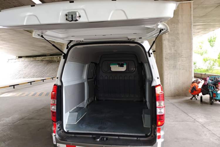 Used Jinbei New Hiace S 2023 1.5L Wealth Edition Van 2/5-Seater Non-Air-Conditioned Version SWC15M