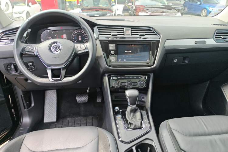 Used Volkswagen Tiguan L 2019 330TSI Automatic Two-Wheel Drive Smart Luxury Version China VI Standard Center Console