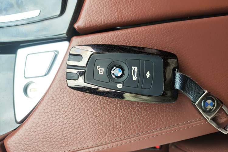 Used BMW 5 Series 2014 525Li Leading Model
