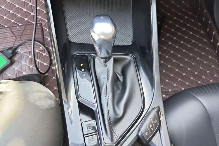 Used Roewe i5 2021 1.5L CVT Diamond Edition Gear Lever