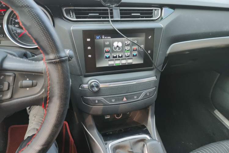 Used Peugeot 408 2016 1.6T Automatic Luxury Edition Audio And AC Panel