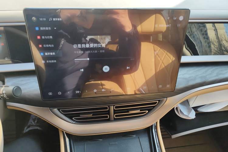 Used Denza D9 2023 DM-i 945 Business Edition Audio And AC Panel