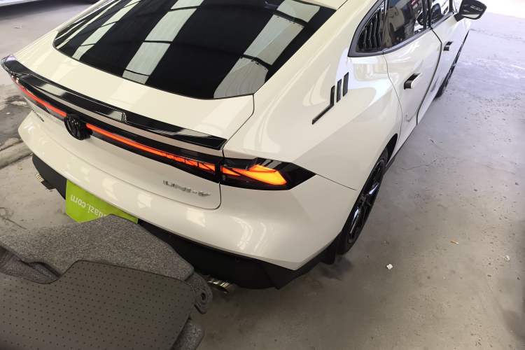 Used Changan UNI-V 2023 1.5T Premium Model
