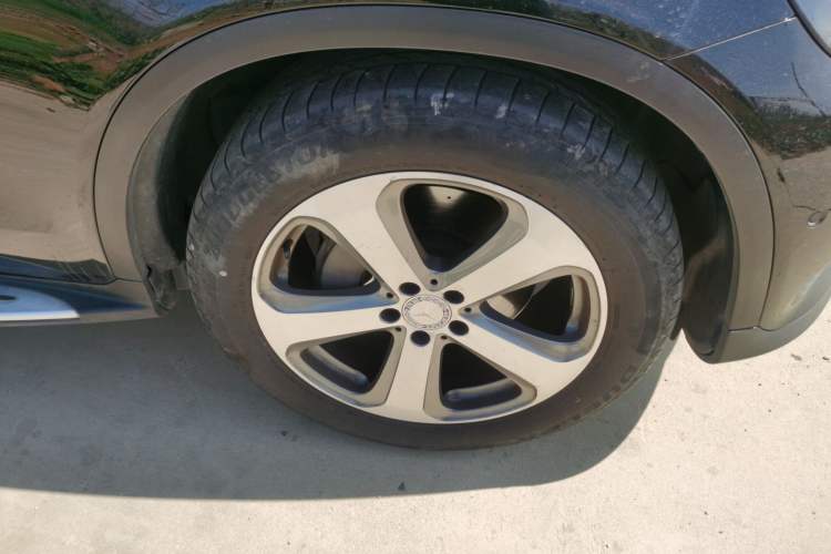 Used Mercedes-Benz GLC 2016 GLC 260 4MATIC Luxury Model Right Front Wheel Hub