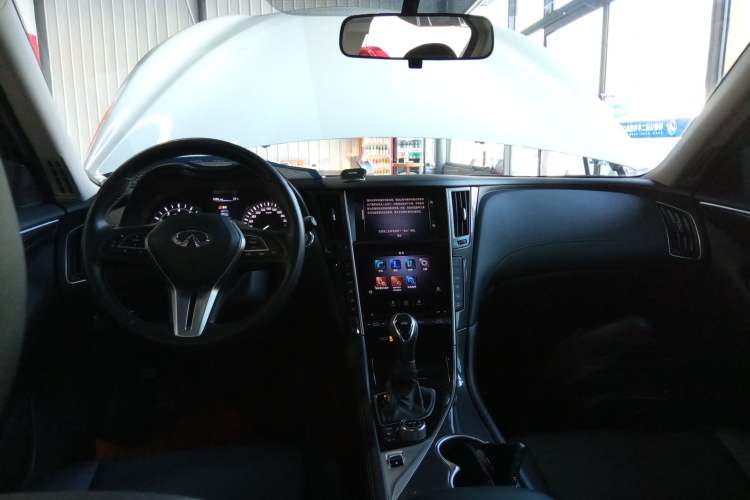 Used Infiniti Q50L 2021 2.0T Comfort Edition Center Console