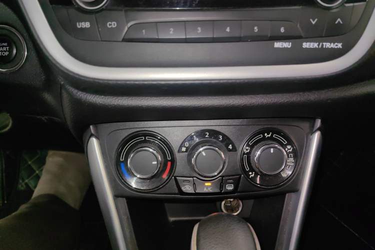 Used Suzuki S-Cross 2015 1.6L CVT Two-Wheel Drive Entry-Level Trim Audio And AC Panel