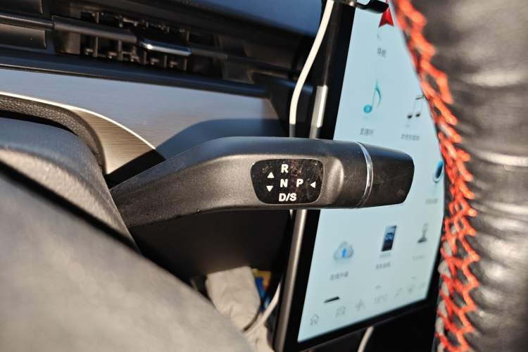 Used NETA V 2021 Long-Range Entertainment Edition Upgrade Model