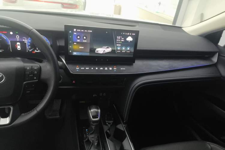 Used Toyota Camry 2024 Dual-Motor 2.0 HG Premium Edition