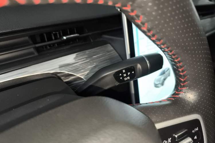 Used NETA V 2022 Chao 300 Lite Lithium Iron Phosphate
