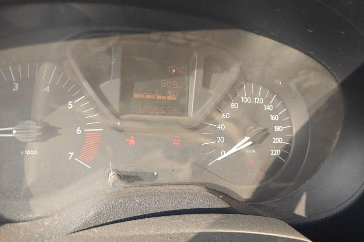 Used Citroen Elysee 2014 1.6L Manual Fashion Model CNG
