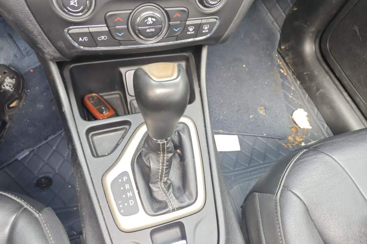 Used Jeep Cherokee 2017 2.0L Superior Edition
