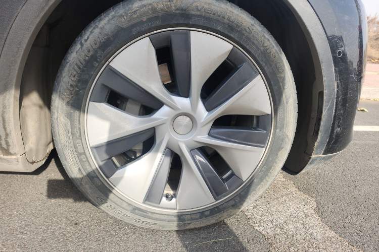 Used Tesla Model Y 2023 Long-Range All-Wheel-Drive Version