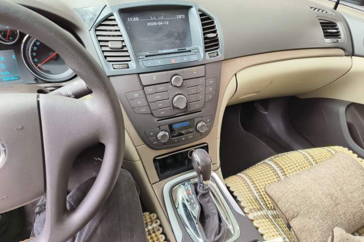 Used Buick Regal 2012 2.0L Comfort Edition Audio And AC Panel