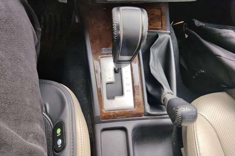 Used Mitsubishi Pajero Sport 2013 3.0L Automatic 4x4 Flagship Edition Gear Lever