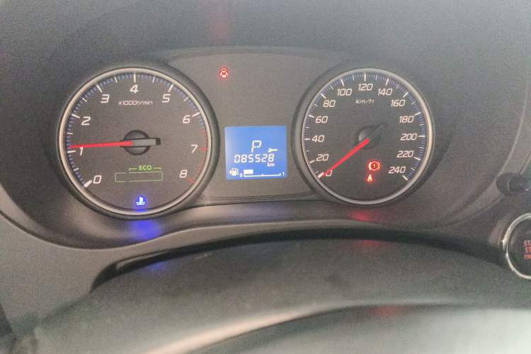 Used Mitsubishi Outlander 2018 2.0L Two-Wheel Drive Glory Edition 5 Seats Odometer Close Up