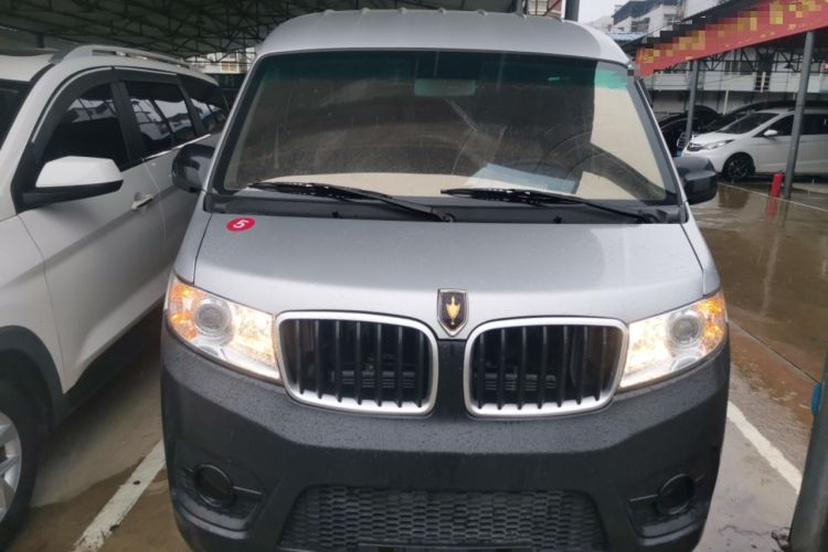 Used Jinbei Hiace X30 2023 1.5L Super-Comfortable Passenger Van 5/6/7-Seater Non-Air-Conditioned Version Model SWC15M