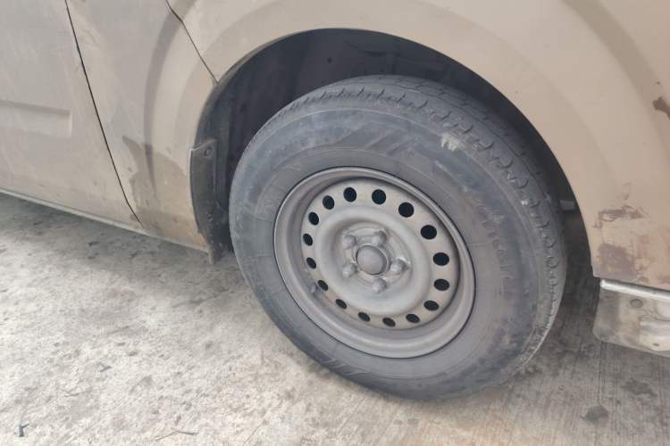 Used Foton Scenic G7 2017 2.0L Long-Wheelbase Commercial Van High Roof 6-Seater 4Q20M
