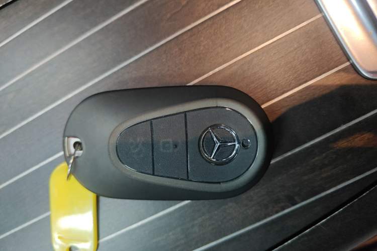 Used Mercedes-Benz E-Class 2024 Refresh E 300 L Stylish Edition Vehicle Key