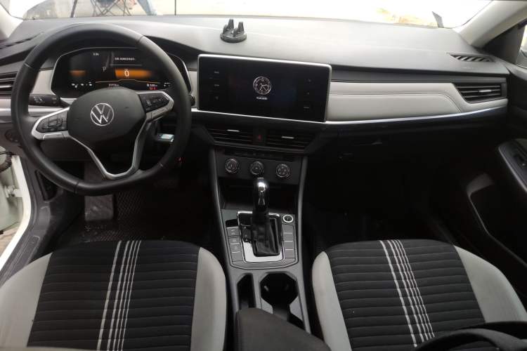 Used Volkswagen Bora 2024 200TSI DSG Comfort Edition Center Console