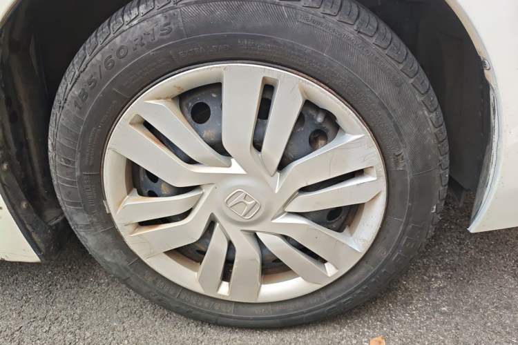 Used Honda Fit 2014 1.5L LX CVT Comfort Model Right Front Wheel Hub