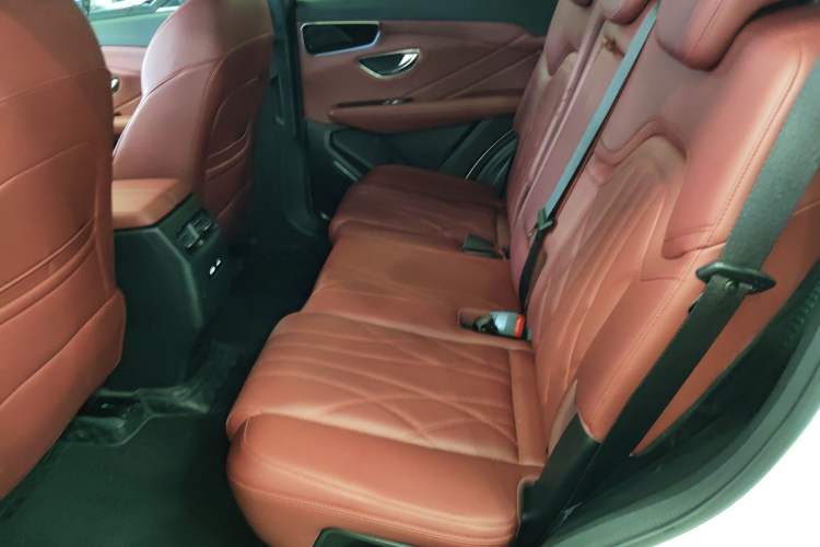 Used JETOUR X70 PLUS 2025 1.5T Luxury Dynamic Edition 5 Seats
