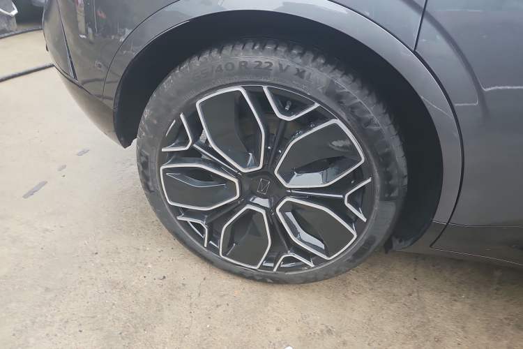 Used Avatr 11 2022 Ultra-Long Range Dual-Motor Luxury Edition 4 Seats Right Rear Wheel Hub