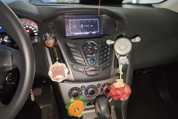 Used Ford Focus 2012 Hatchback 1.6L Automatic Comfort Model Audio And AC Panel