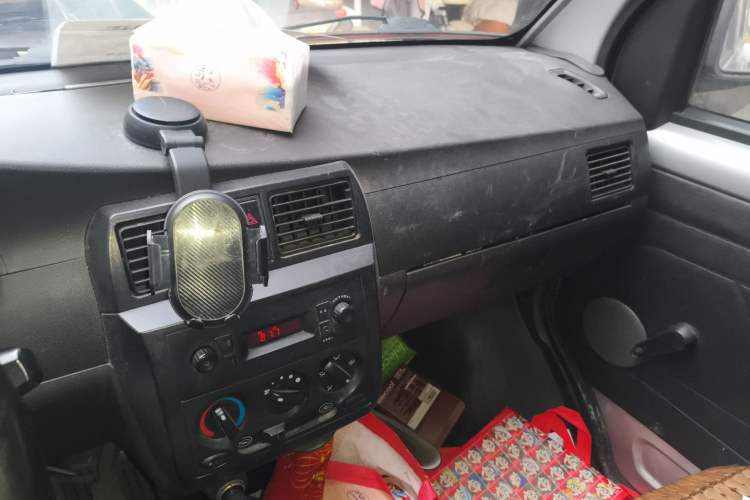 Used Wuling Rongguang 2019 1.5L Extended-Body Van Base Model with 5 Seats Audio And AC Panel