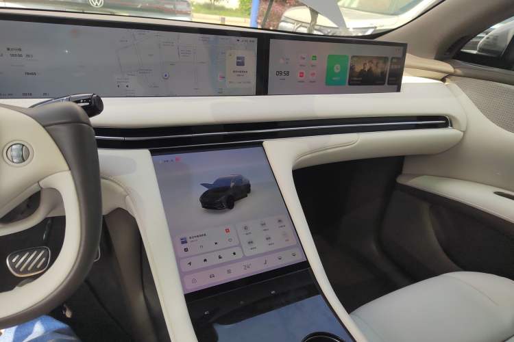 Used IM LS7 2023 77 kWh Urban Fit Rear-Wheel Drive Audio And AC Panel