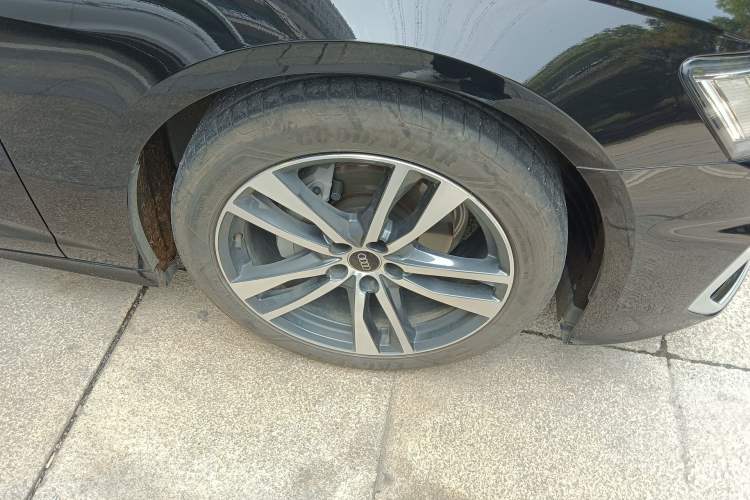 Used Audi A6L 2025 Revised 40 TFSI Luxury Dynamic Edition Right Front Wheel Hub