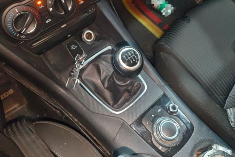 Used Mazda 3 Axela 2014 Sedan 1.5L Manual Comfort Model