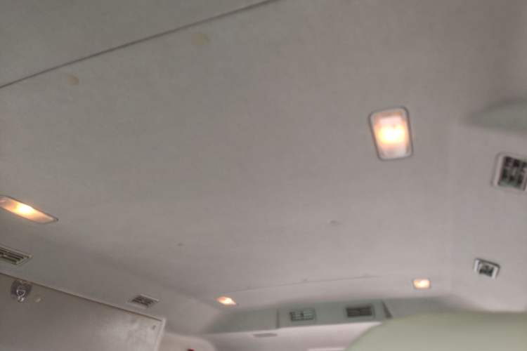 Used SAIC MAXUS Xintu V80 2021 2.0T PLUS Manual All-Around King Short Wheelbase Mid-Roof Variant—5/6/7/8/9-Seater
